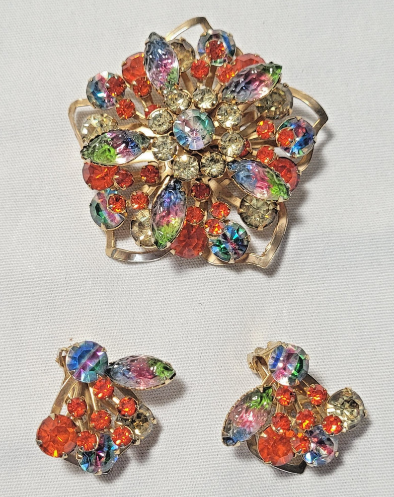 Vintage Brooch & Earrings Set With Etched Crystals – Great Condition!