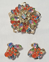 Vintage Brooch & Earrings Set With Etched Crystals – Great Condition!
