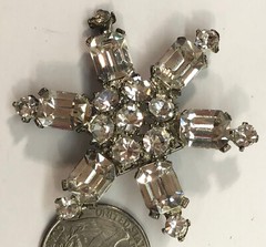 WEISS Vintage Snowflake Pin 2″ Diameter, Secure Clasp, 1 Stone Missing