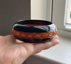 Vintage Chunky Halloween Alligator Carved Laminated Bakelite Bangle Bracelet