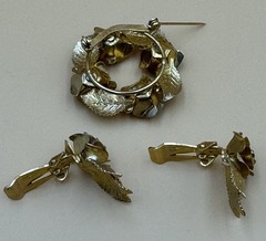 Vtg Judy Lee Gold Rose Leaf Wreath Brooch Clip Earrings Set
