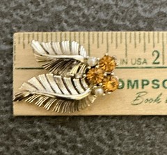 Vintage Gold Tone Mid Century Double Feather Leaf With Faux Pearls Stone Brooch