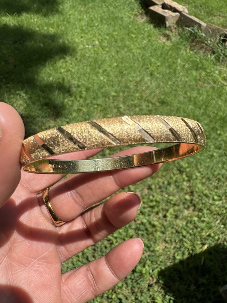 1970s–1980s Vintage Monet Gold-Plated Diamond-Cut Bangle Bracelet small