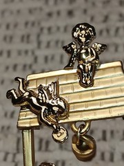 AJC Vintage Angels Wishing Well Dangle Accent Bucket Brooch Pin
