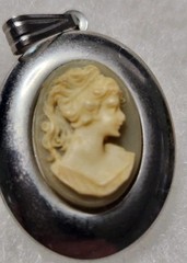 Vintage Cameo Oval Locket Pendant Silver Tone 16″ Chain From Korea Resin Lady