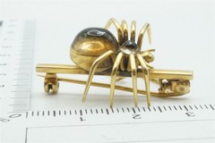 QUALITY ANTIQUE ENGLISH 15K GOLD CABOCHON CITRINE SPIDER BROOCH c1900