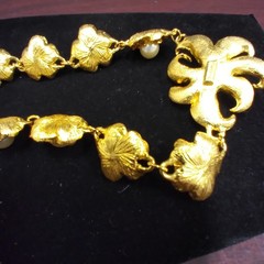 Vintage NATORI Gold Tone Faux Pearl 18 inch Flower Necklace and Earring Set