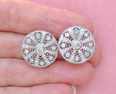 1.52ctw DIAMOND CLUSTER FILIGREE PLATINUM 13/16″ ROUND HUGGIE STUD EARRINGS 1950