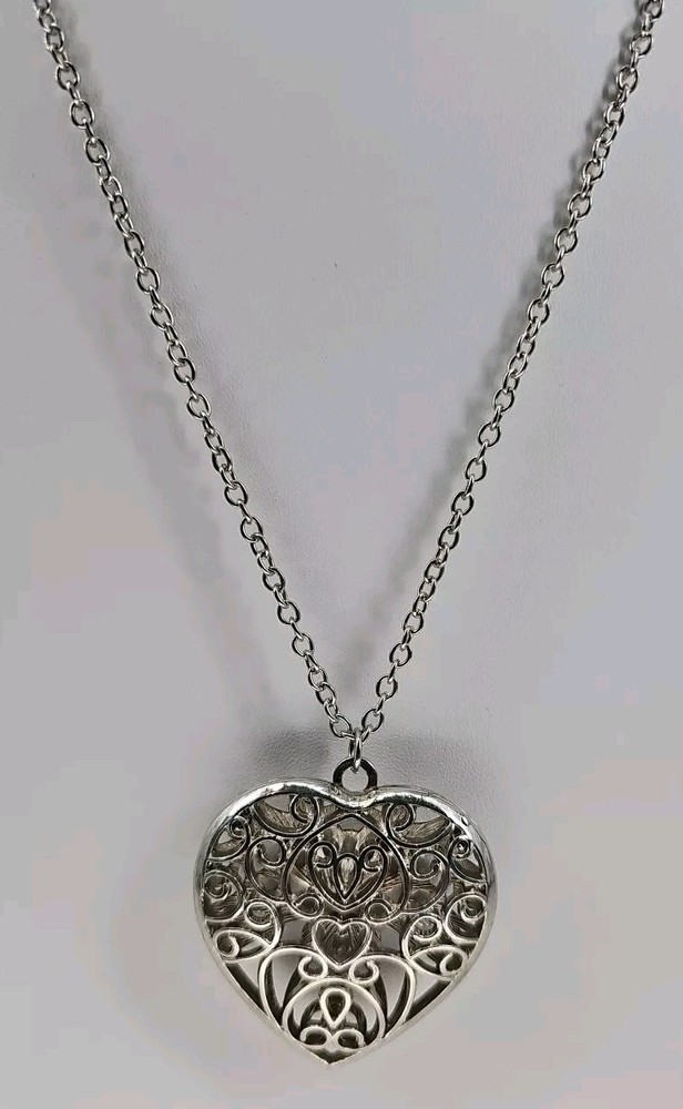 Vintage Claire’s Necklace Silver Chain With Heart Cage Pendant 18.5″ Drop