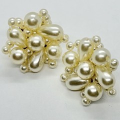 Vtg Bold Large Cream Faux Pearl Teardrop Bead Cluster Statement Earrings Post