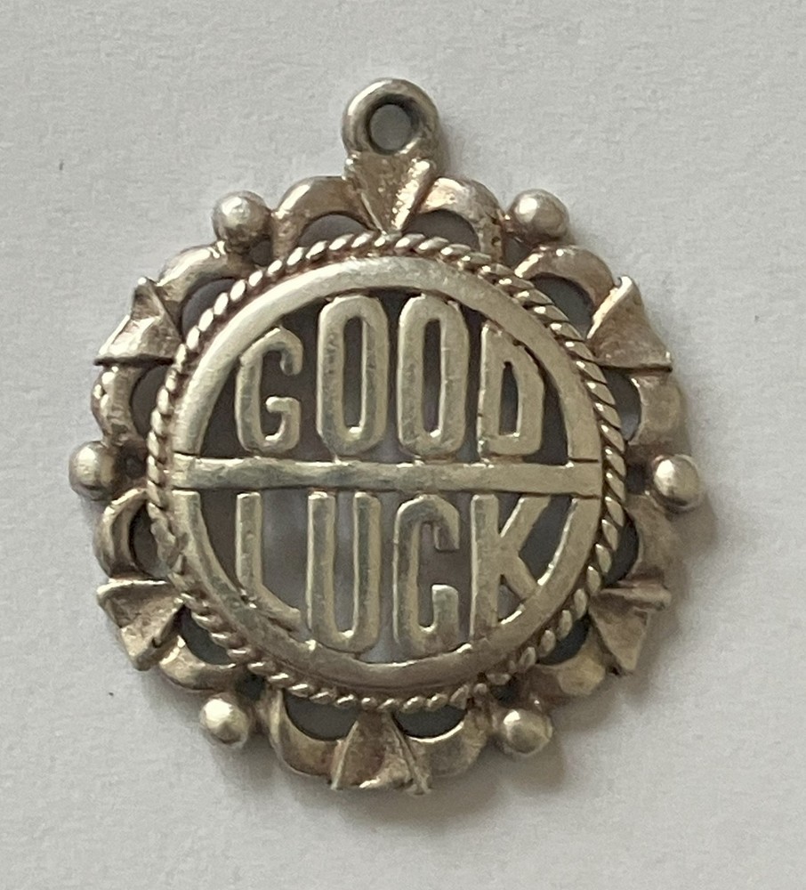 Good Luck silver pendant, 21mm wide 2.7 grams