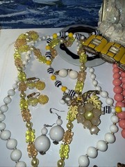 lot 1950s 1960s costume jewelry Necklaces Clip Earrings Pins Brooches Bracelets