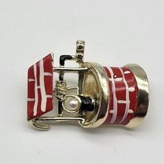 Fabulous vintage wishing well faux pearl brooch pin whimsical fun