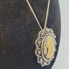 Vintage Silver Tone Black White Cameo Necklass Brooch 2 1/2″x 2″ large 23″ chain