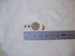 VTG CLASSIC CHINESE 4MM GREEN JADE BEAD/BALL YELLOW GOLD PLATED POST EARRINGS