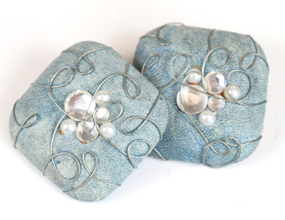 VTG Large Square Clip On Blue Metal Boho Artwork Beaded Sequence 1.5″x1.5″