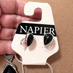 NAPIER Necklace and earrings set Women’s Vintage 18 in ext. 3.25 in