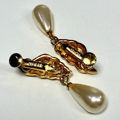 VTG Napier Gold Tone Pearl Drop Dangle Earrings Signed Screw Back Shell Twist