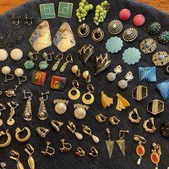 HUGE Lot Vintage Clip On Screw back Earrings Gold Tone Silver Tone 47 Pairs