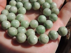 14K GOLD GREEN JADE KNOTTED NECKLACE 74 GRAMS