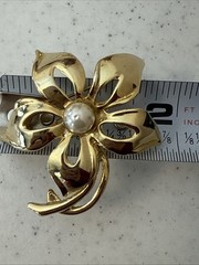 Vtg SIGNED AAI Gold Tone Faux Pearl Butterfly & Flower Brooch Pin 2 Set