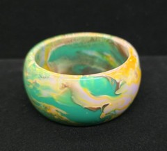 Earthy Vtg Marbled Green Yellow Brown Poured Lucite Bangle Bracelet