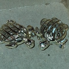 VINTAGE BROOCH, PENDANT, EARRINGS LOT X 9 PCS JUDY LEE(NEEDS PIN) MONET GOLD FI