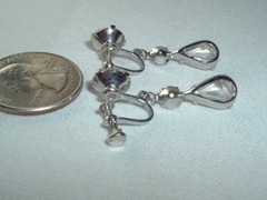 VINTAGE RHINESTONE GLASS TEAR DROP DANGLE SCREW BACK EARRINGS SILVER TONE