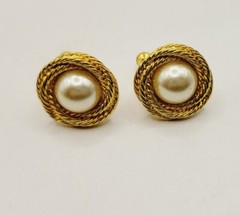 Napier Earrings Gold Tone Faux Pearl Screw Back Clip On Hoop Rope .75 in Vintage