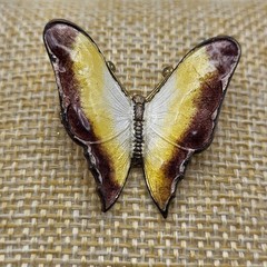 Amazing Realistic enamel Butterfly Brooch pin Estate Jewelry Insect