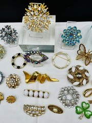 Vtg. Brooch Lot Some Signed Rhinestone, Gold Silver Tone Wear Resell 28pc Monet
