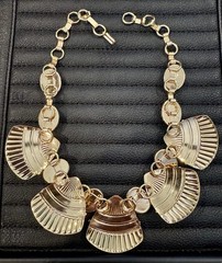 Vintage 80s Gold Tone Nautical Seashells Faux Moonstone Rhinestones Necklace