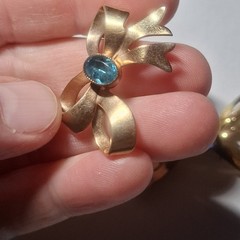 Lot Of Vintage 1940s Coro Pegasus Gold Tone Blue Rhinestone Bow Lapel Pin Brooch