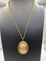 Vintage Cameo Locket Fashion Gold Tone Necklace 23” Chain Is Signed