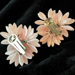 VTG 1950’s Unsigned Coro Pink Multi-Flower Clip Earrings Thermoset Plastic Rhine