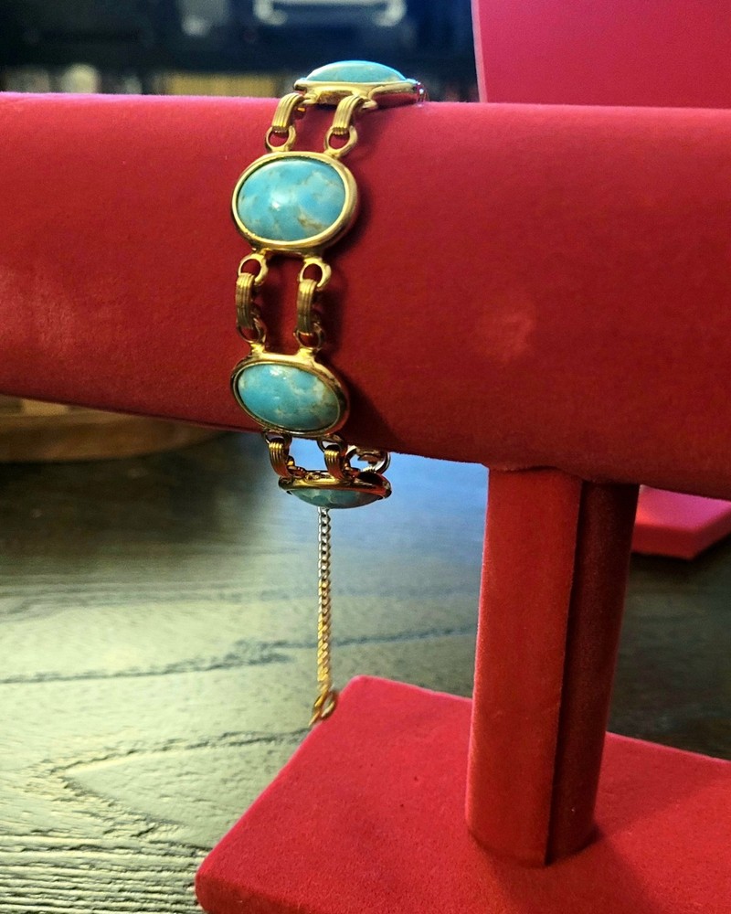 BEAUTIFUL Vintage Judy – Lee Gold Toned Bracelet with light blue stones 7″