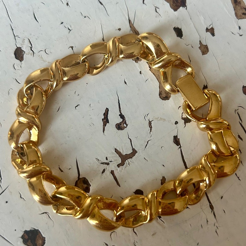 Napier Gold Tone Interlocking Loop Link Bracelet 8 Inch Fold Over Clasp Signed