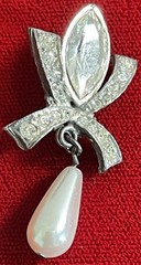 Very Nice Rhinestone & Faux Pearl Pendant – Perfect for Any Occassion! Look NOW!