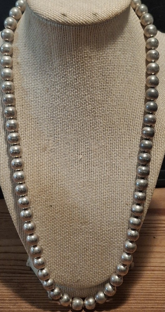 Vintage Southwestern Style Graduated Silver Tone Bead Necklace 22 Inch