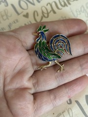 Trifari brooch Rooster Blue & Green Gold vintage 1950s-1960s Cute