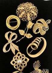 Krementz,Lisner, Roman Tona Vintage Gold Tone Jewelry Lot 9 Brooches In Total