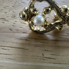 Beautiful Brooch Pin Gold Tone Faux Pearls Clear Rhinestones Key Shape 1 3/4″