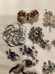 Lot Mixed Vintage Jewelry Pins Clip Earrings + Very Good Condition