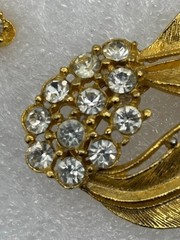 Vintage Unsigned Demi Parure Brushed Gold-Tone Leaves Rhinestone Brooch Clip Ear