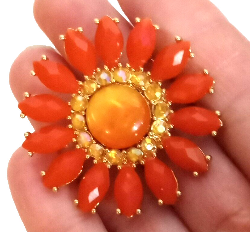 Gold Tone Flower Brooch Plastic Faceted Gems 1.75″ Orange Coral Colored Vtg Pin
