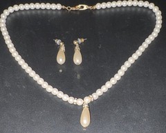 2 Vintage Unbranded Pearl Necklace & Pierced Earring Sets Choker Gold Tone