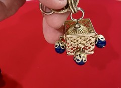 RARE VTG NAPIER GOLD TONE 5 CHARM FAUX LAPIS MINT DBL LINK CHARM BRACELET 7.5”