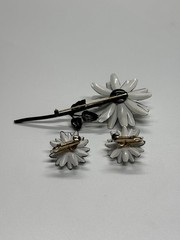 Francois White Flower Brooch And Earrings Set Vintage