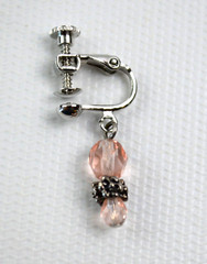 Vtg Silver Tone Twist Back Leverback Earrings with Peach Color Lucite Beads 1″