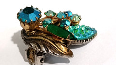 Vintage Estate Couture Leaf Layered Rhinestone ClipOn Earrings 1.25in TOTYg